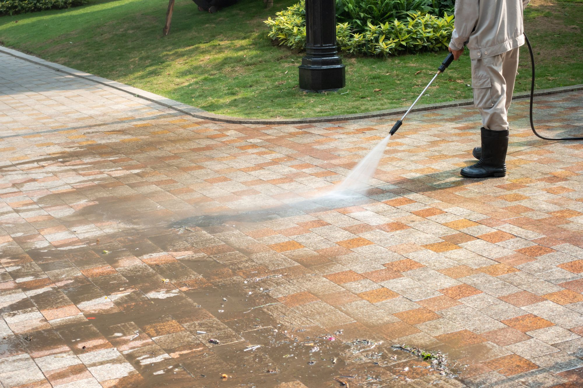 Concrete Cleaner 101: Top 10 Concrete Cleaners and Degreasers